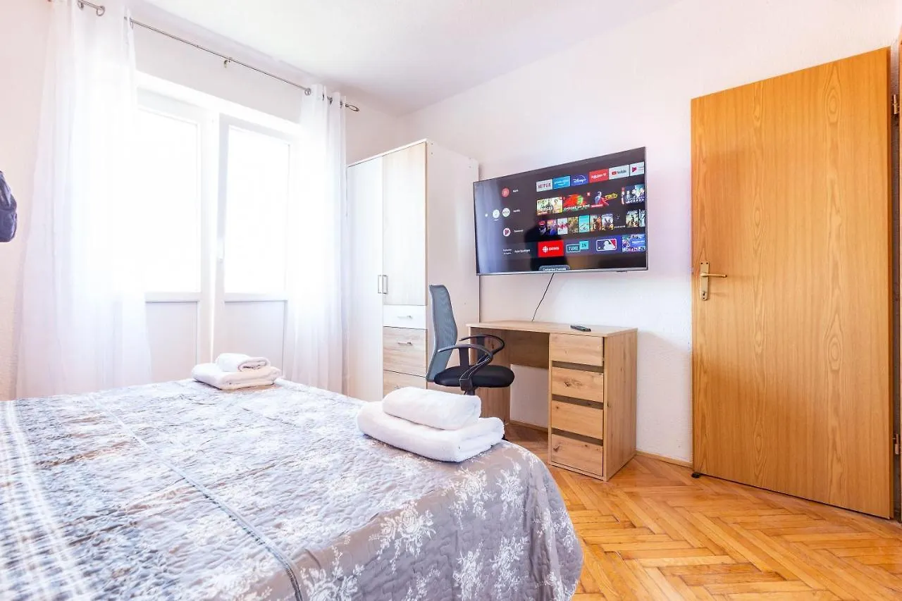 Bobo Central 2Br Apartment Zadar