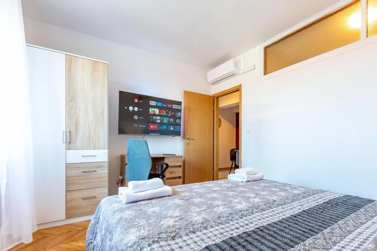 Bobo Central 2Br Apartment Zadar