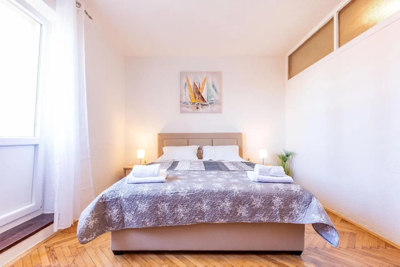 Bobo Central 2Br Apartment Zadar